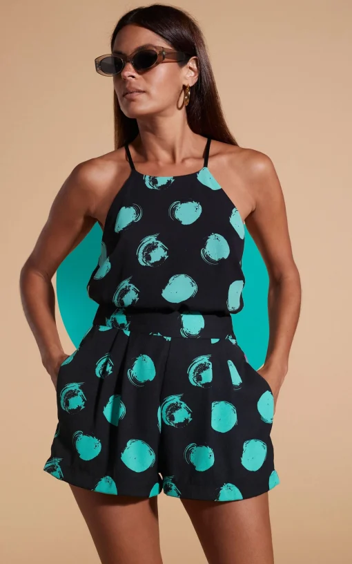 Chica Bella Shorts In Green On Black Dot