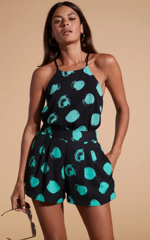Chica Bella Shorts In Green On Black Dot