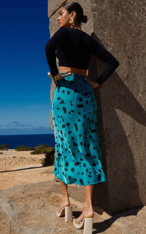 Renzo Skirt In Abstract Dot Black On Teal